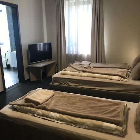 4 Haloszobas Pihenj Meg Vendeghaz Nyíregyháza Exteriör bild
